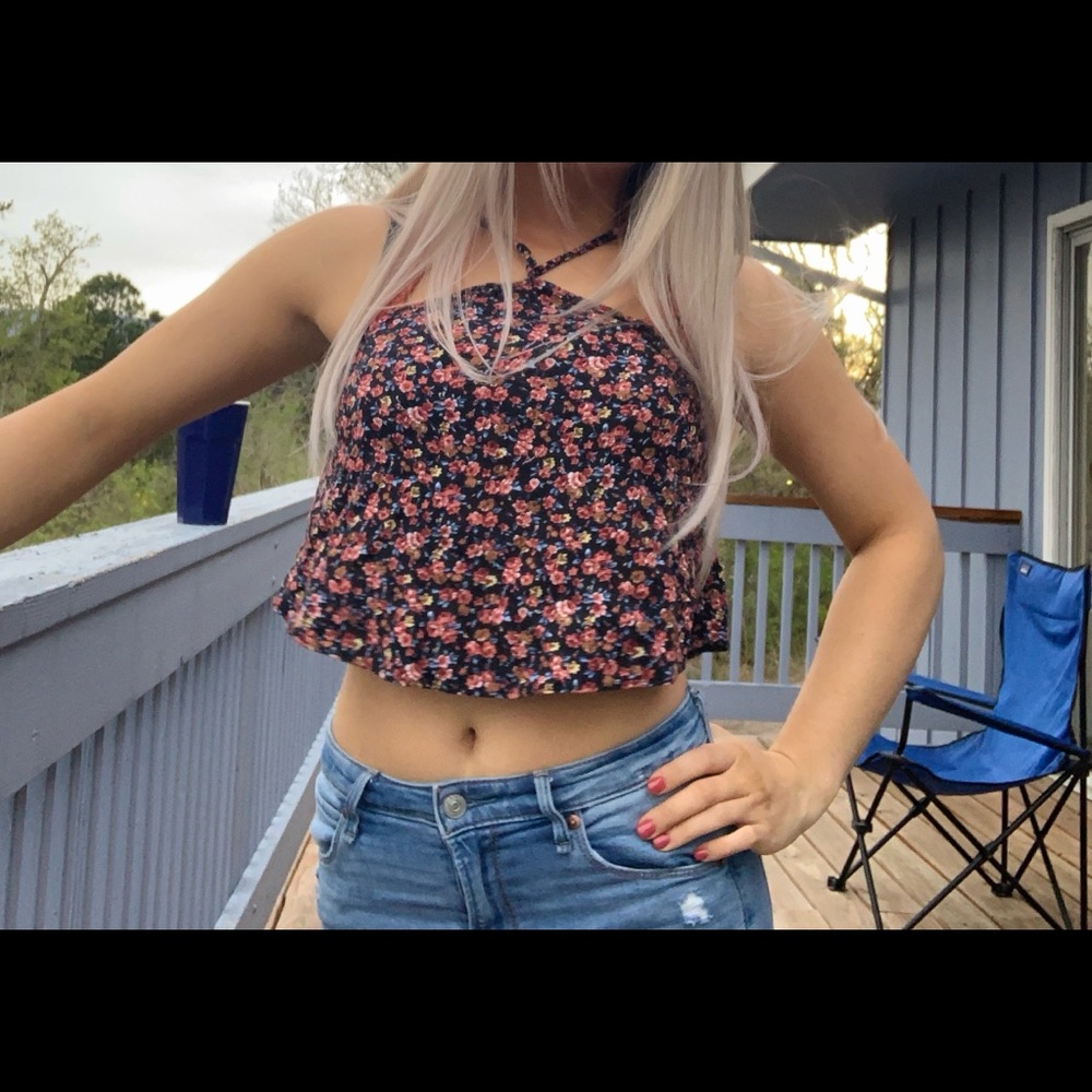 Medium coral American Eagle crop top